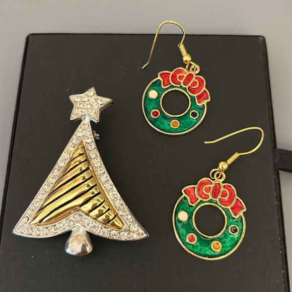Source Unknown Jewelry - Vintage Red and Green Festive Earrings and brooch